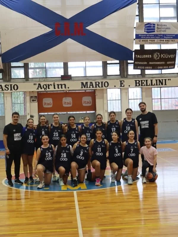 Plantel de básquetbol de Remeros bajo la bandera del Bellini