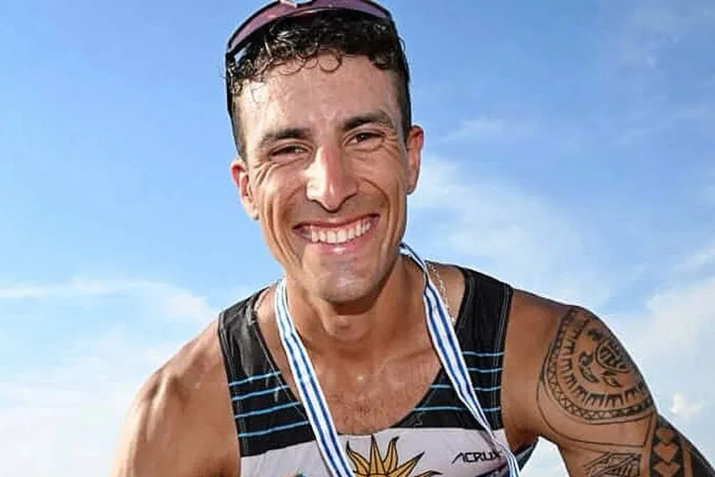 Felipe Klüver con su medalla de oro en el Mundial de Remo de Shanghái